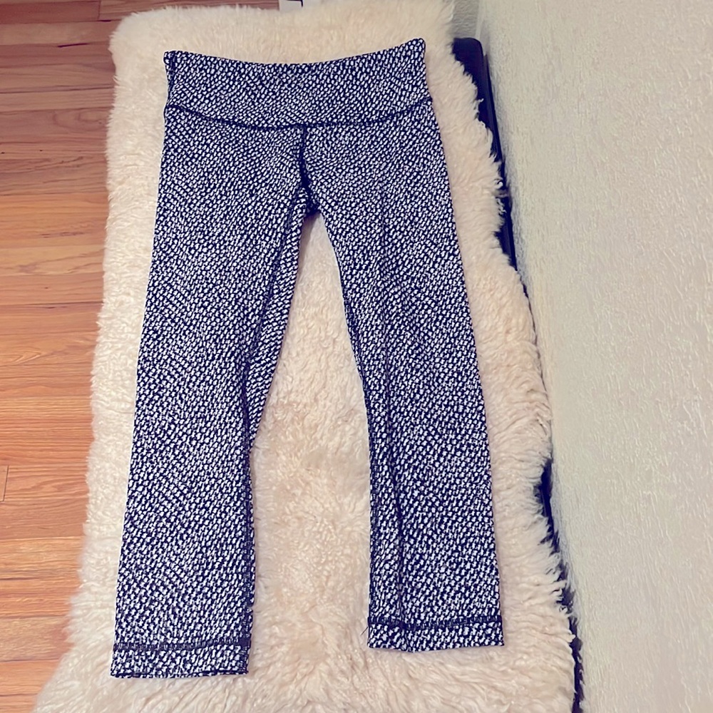 Lululemon low-rise cropped leggings